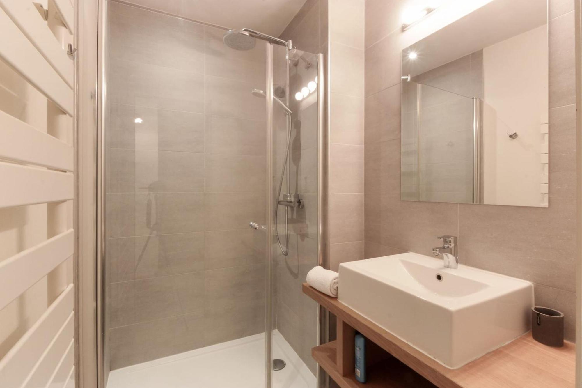 Nook 42 - The Loft - Central 2Br W/ Balcony Views 霞慕尼 外观 照片