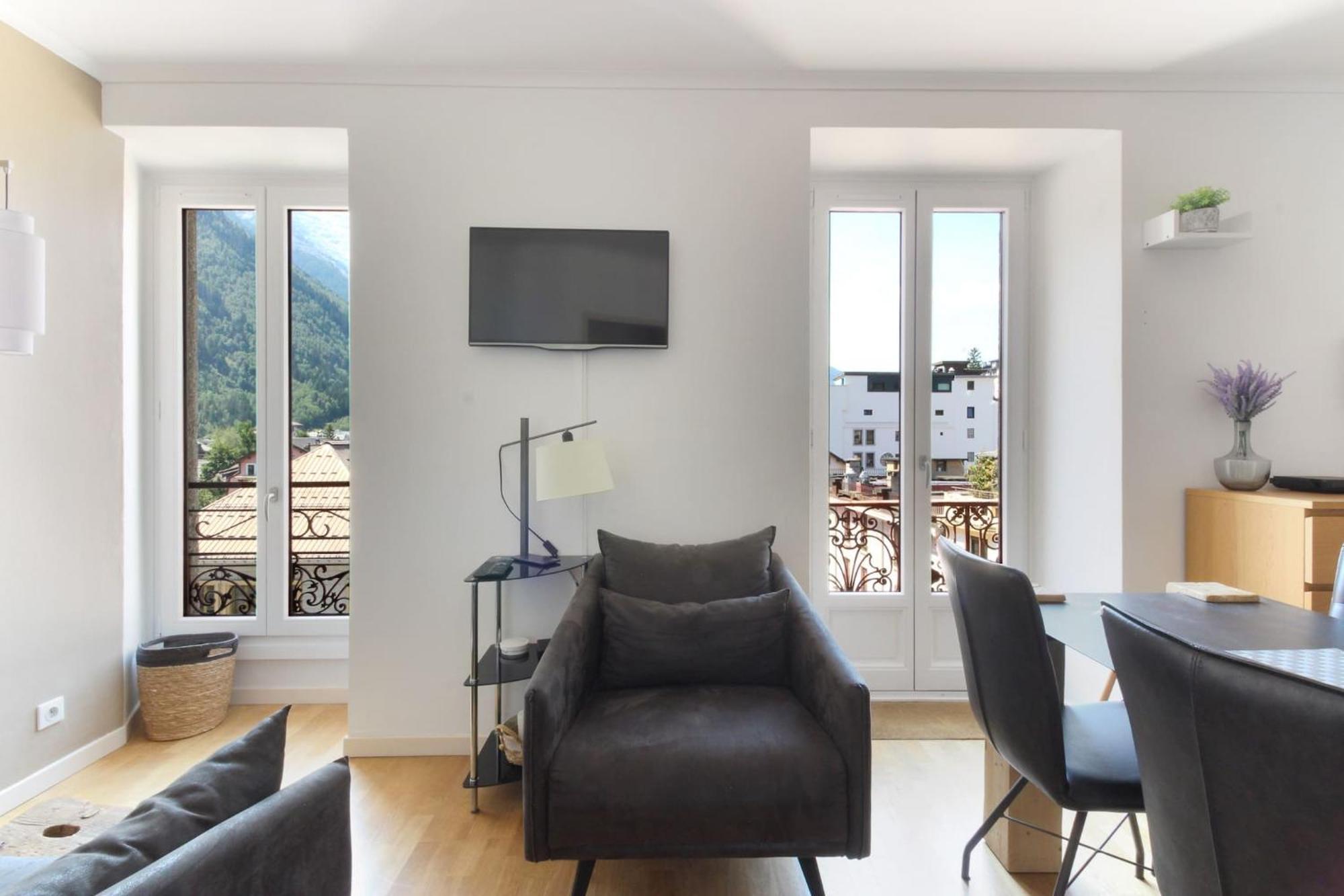 Nook 42 - The Loft - Central 2Br W/ Balcony Views 霞慕尼 外观 照片